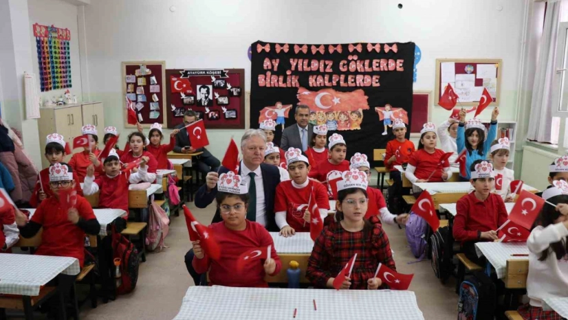 Bingöl'de ikinci dönemin ilk ders zili 'Bayrak Sevgisi' ile çaldı