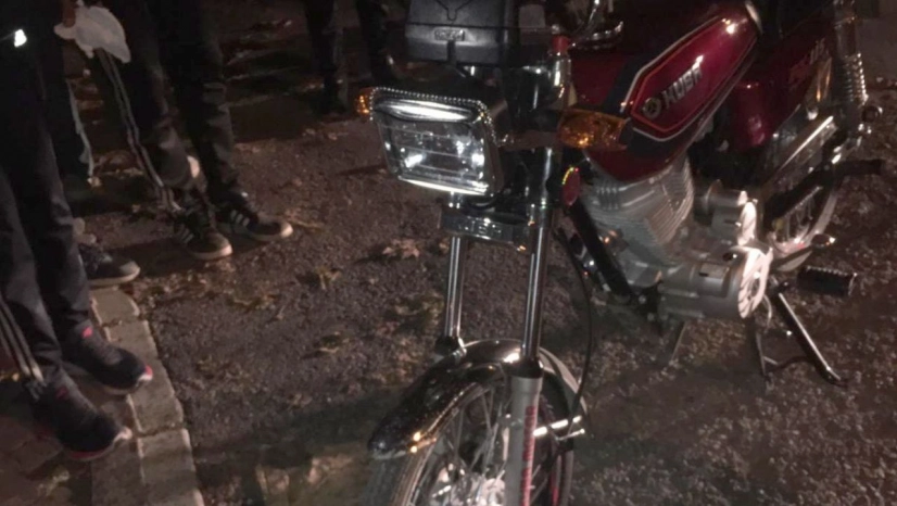 Bir otomobil ve iki motosikletin çarpıştığı kazada 2 kişi yaralandı