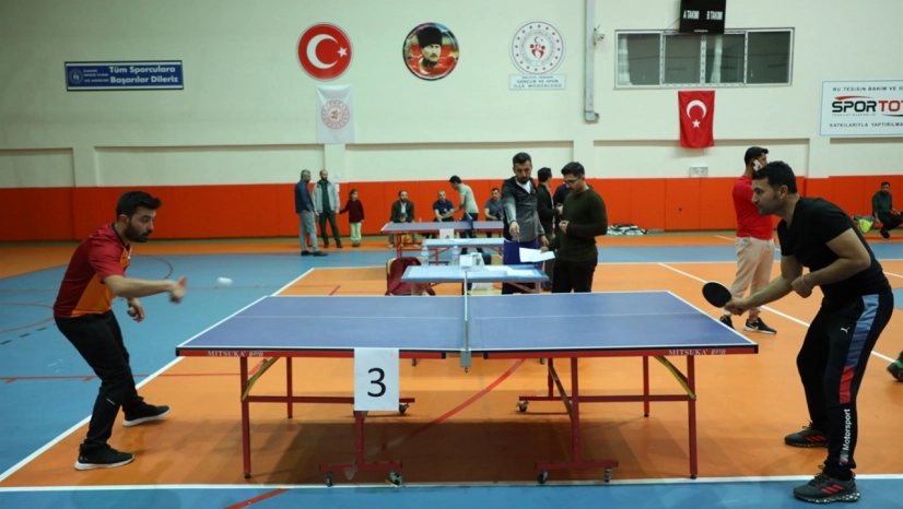 Darende'de masa tenisi turnuvası başladı