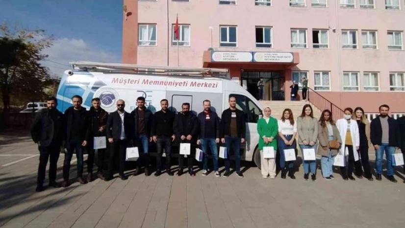 Dicle Elektrik personeli 6 ilde 43 okulda bin öğretmenle görüştü