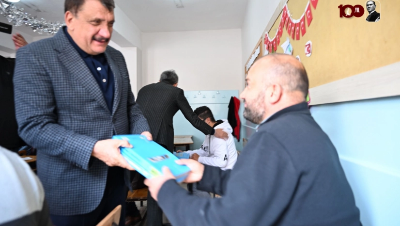 EKPSS Kursiyerlerine Ek Kaynak Kitapları Dağıtıldı