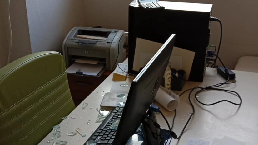 Aile sağlığı merkezine taşlı saldırı, doktora tehdit