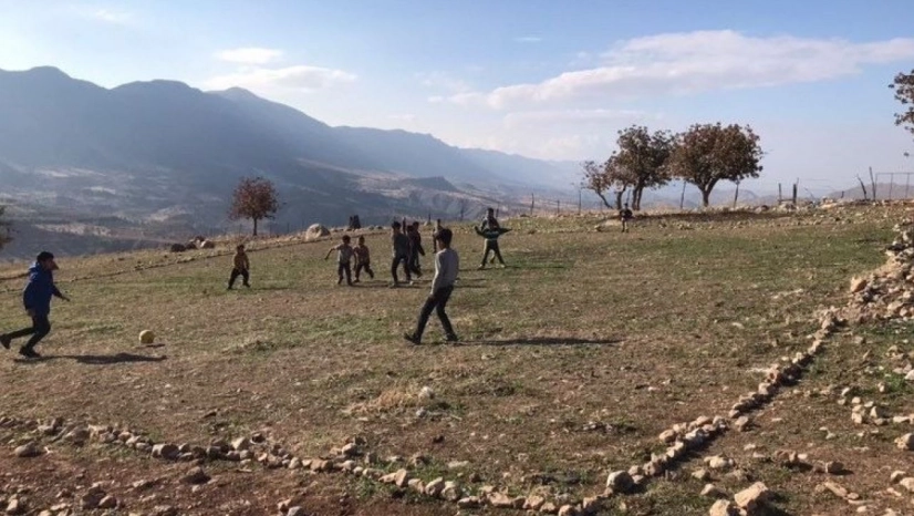 Eruh'ta park ve halı sahası olmayan çocuklar, valiye seslendi