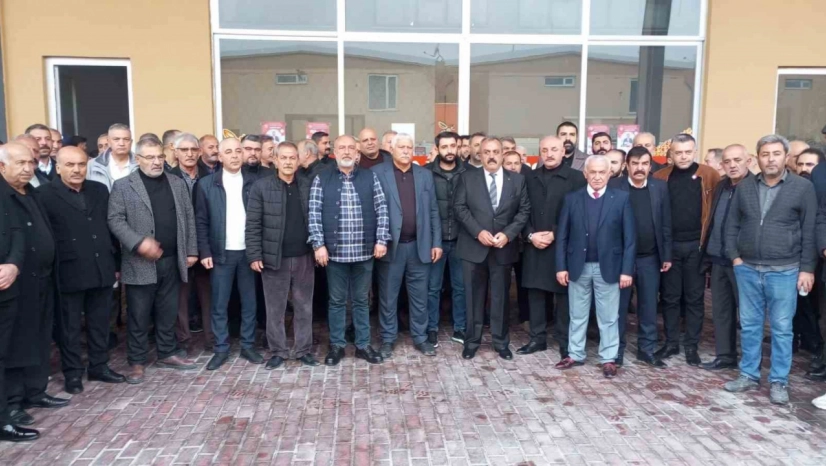 Van'da araç bataklığa uçtu: 5 yaralı