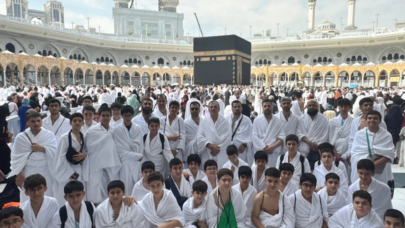 Hafızlara belgeleri umrede takdim edildi