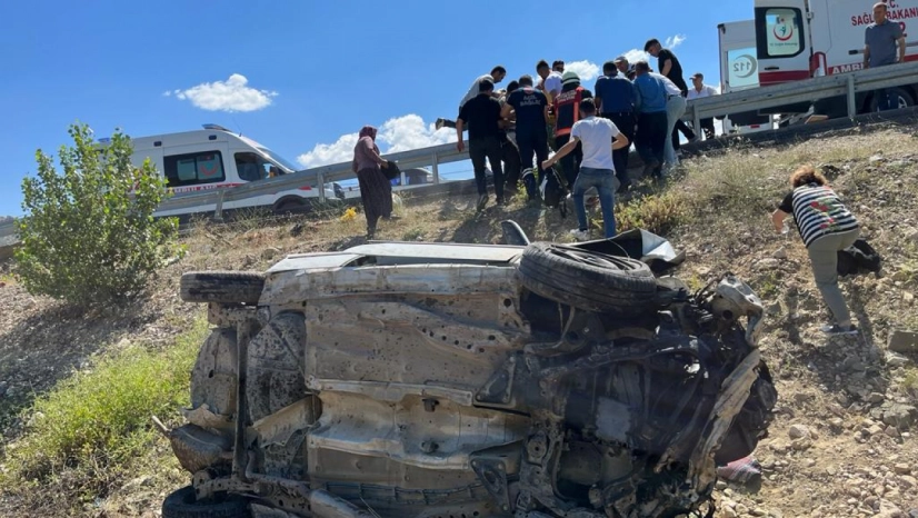 Hekimhan'da Şarampole devrilen otomobildeki 3 kişi yaralandı
