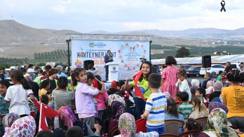 Konteyner Kent Alanında Düzenlenen Yılsonu Şenliklerinde