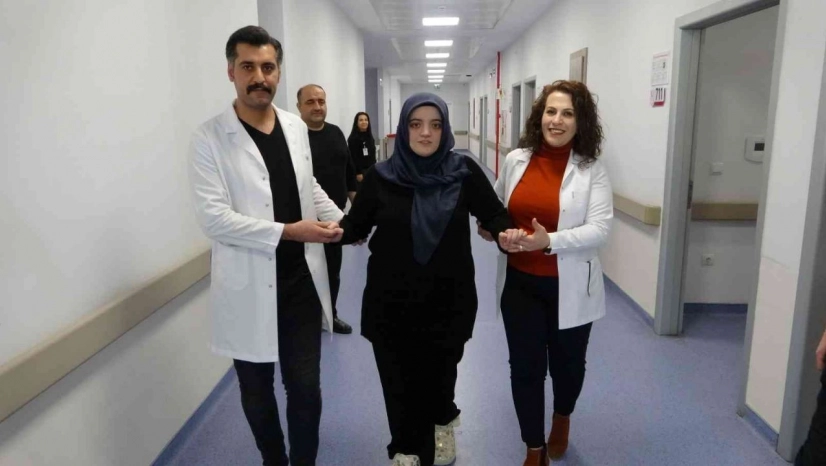 Piknikte tavuk yedi zehirlendi 8 ay yürüyemedi