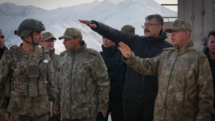 Sınır Hattında İnceleme: Çelik ve Topaloğlu Askerlere Başarı Diledi