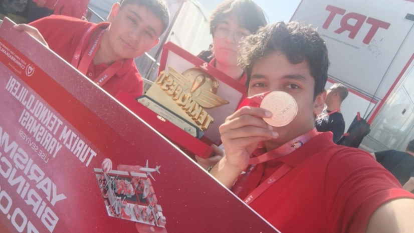 Teknofest 2025 Kıbrıs Finalleri'nden Türkiye şampiyonu olarak döndü
