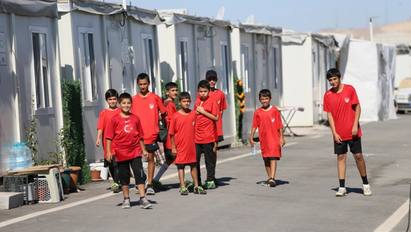 TFF'nin Projesiyle Konteyner Kentteki Çocuklar Futbol Öğreniyor