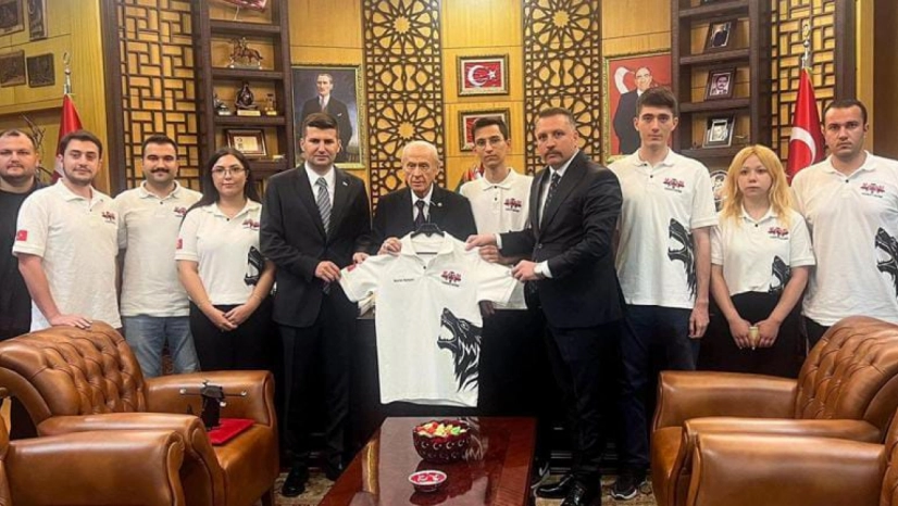 TÜRKHAN İHA Prototipi, MHP Lideri Devlet Bahçeli'ye Takdim Edildi