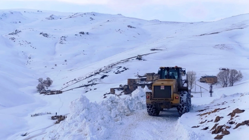 Van'da kardan dolayı kapanan 34 yerleşim yerinin yolu açılıyor