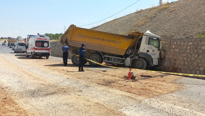 Malatya'da Kamyon İstinat Duvarına Çarptı: Sürücü Hayatını Kaybetti