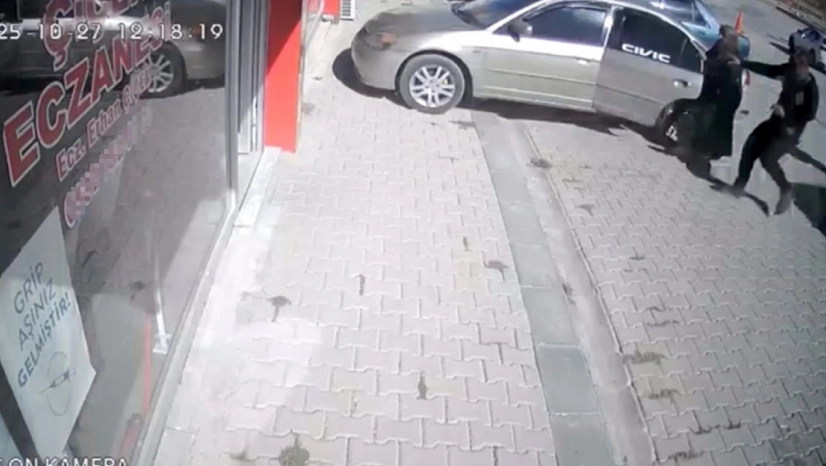 Sürücüsüz Otomobil İş Yerine Daldı: O Anlar Kamerada