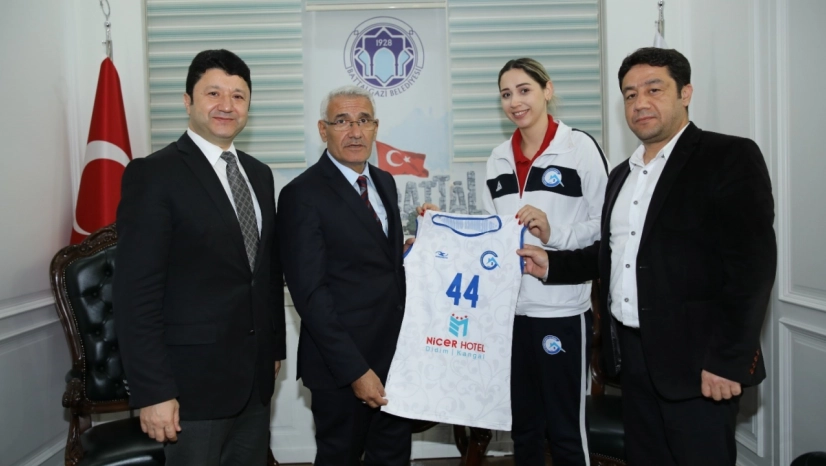 Voleybolculardan Güder'e şampiyonluk sözü
