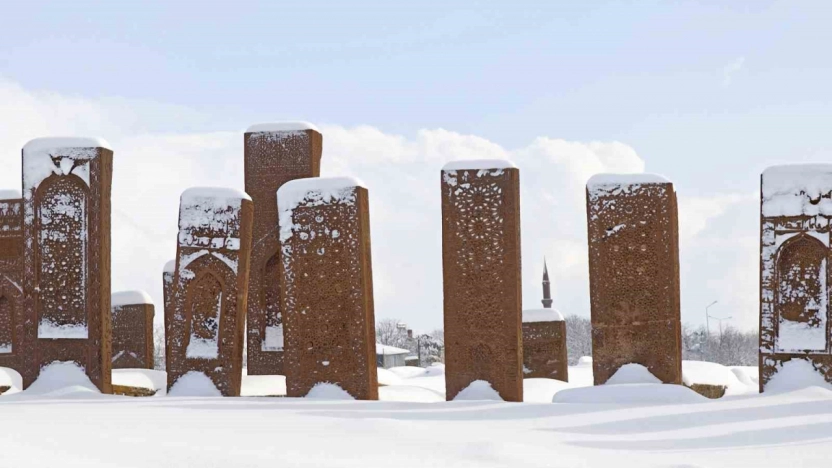 Ahlat'ta masalsı kış manzaraları