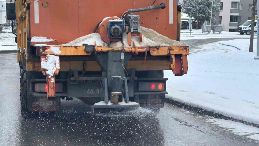 Battalgazi'de karla mücadele aralıksız sürüyor