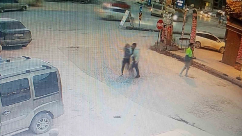 Birlikte yaşadığı kadını silahla tehdit eden şahıs gözaltına alındı