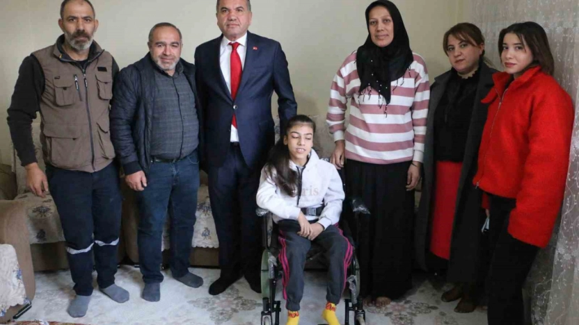 Devlet Bahçeli'den Diyarbakırlı engelli kıza tekerlekli sandalye sürprizi