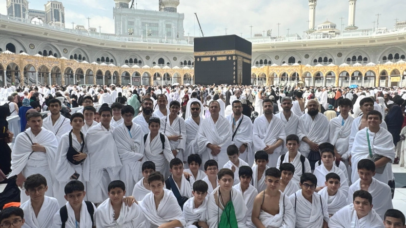 Hafızlara belgeleri umrede takdim edildi