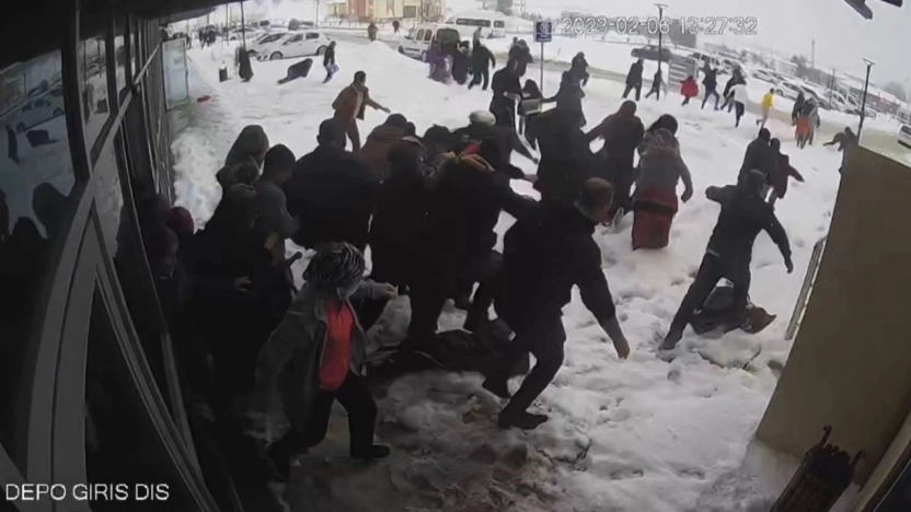 7,6'lık depremin hastanedeki panik anları kamerada