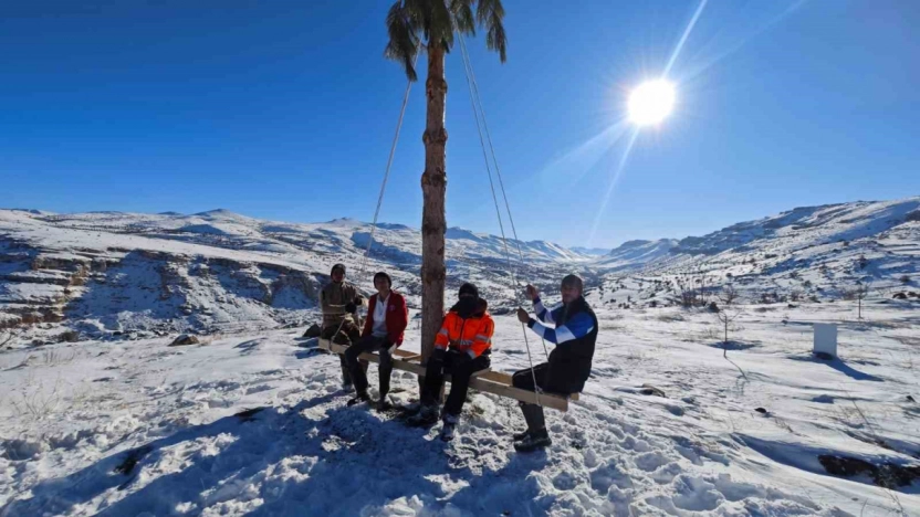 Bin 600 rakımda dondurucu soğuklara aldırış etmediler