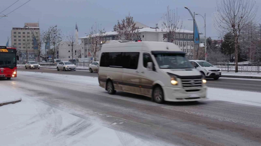 Motosiklet ve motorlu araçlar için trafik uyarısı