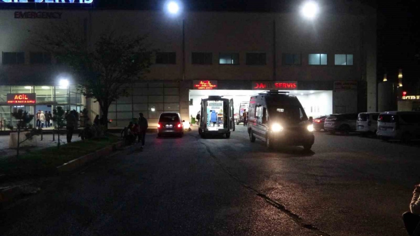 Üç aracın karıştığı kazada 6 kişi yaralandı