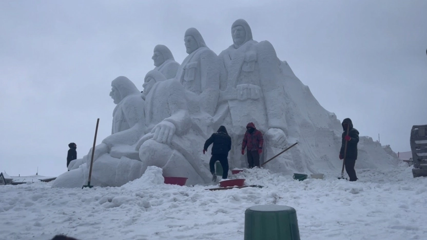 Sarıkamış'ta kardan heykellerin yapımı tamamlandı