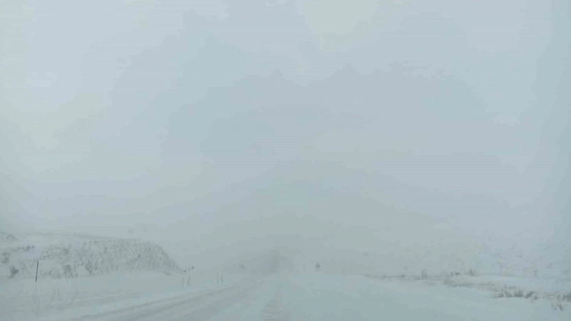 Sivas-Malatya kara yolu trafiğe kapatıldı