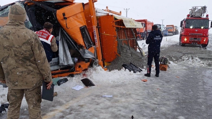 Van'daki trafik kazasında ölü sayısı 2'ye yükseldi