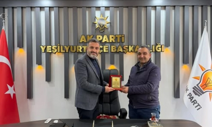 AK Parti Yeşilyurt'ta Teşkilat Çalışmalarına Teşekkür Plaket