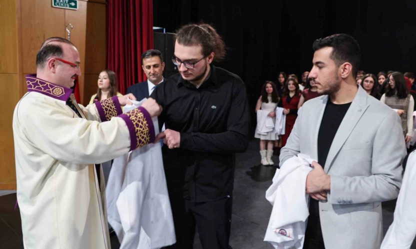 Atatürk Üniversitesi Tıp Fakültesinde beyaz önlük heyecanı