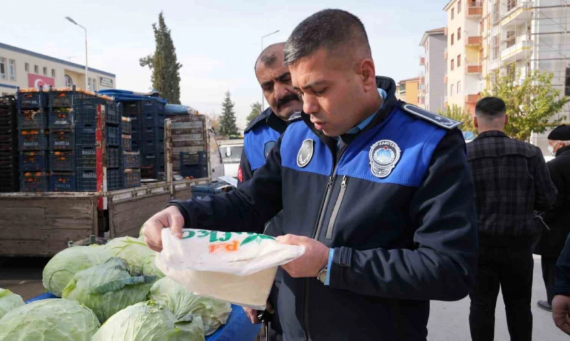 Zabıta ekiplerinden yol güvenliği ve pazar denetimi