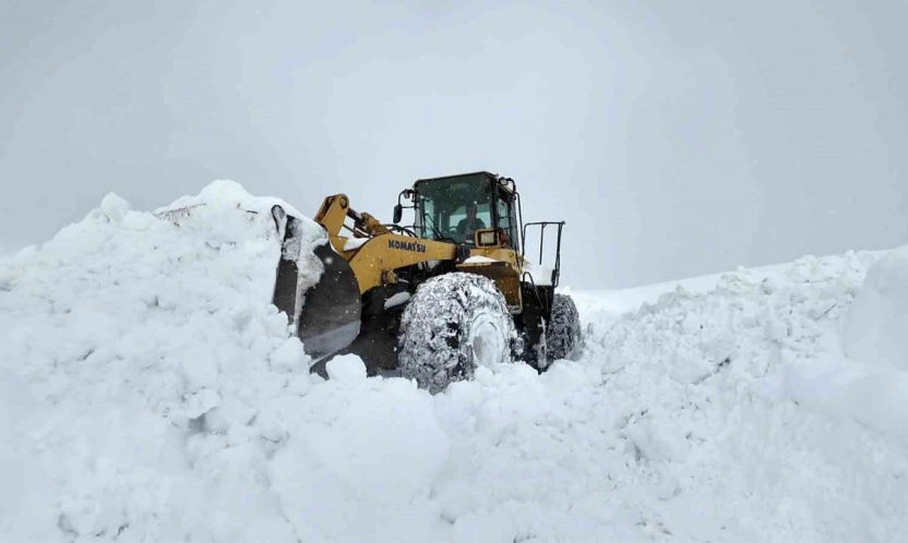 Bingöl'de 56 köy yolunda çalışmalar sürüyor
