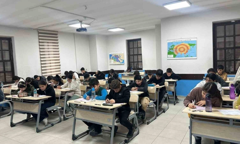 Deneme sınavına bin 350 öğrenci katıldı