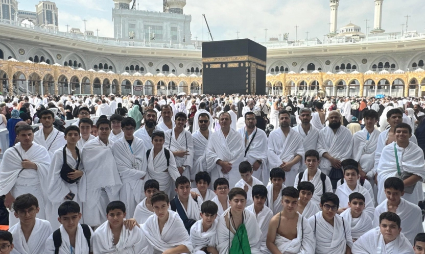 Hafızlara belgeleri umrede takdim edildi