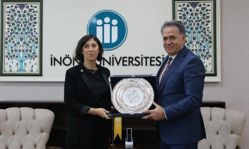 İsmet İnönü'nün torunu Zeynep Bilgehan'dan Rektör Akpolat'a ziyaret
