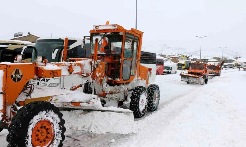 Kar nedeniyle Çelikhan- Malatya Karayolu ulaşıma kapatıldı