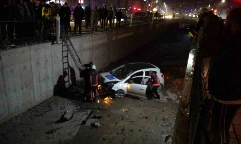 Kontrolden çıkan otomobil sulama kanalına düştü: 1 yaralı