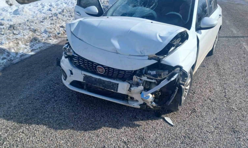 Malatya'da iki otomobil çarpıştı: 3 yaralı