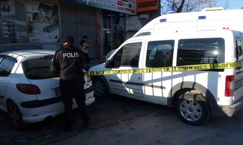 Malatya'da kalp krizi geçiren sürücünün kaza anı kamerada