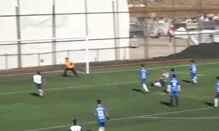 Okul sporları futbol müsabakasında ayakta alkışlanan gol
