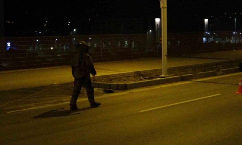 Şüpheli çanta fünye ile patlatıldı