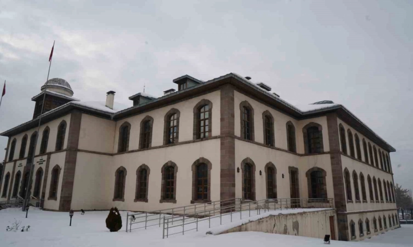 Tarihi Erzurum Kongre Binası için tehlike zilleri çalıyor