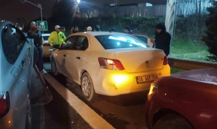 TEM'i kilitleyen 8 araçlı zincirleme kaza