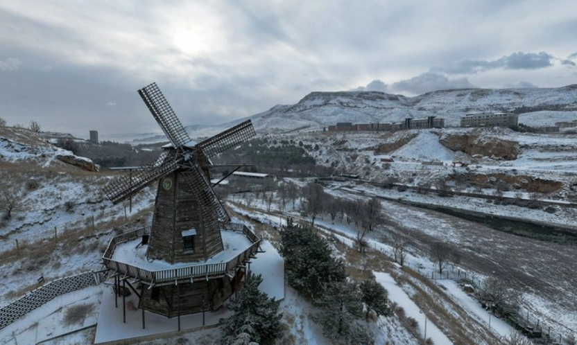 Turgut Özal Tabiat Parkı kar yağışıyla beyaza büründü