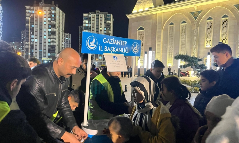 Ülkü Ocakları Gaziantep'ten Miraç Kandili'nde Helva İkramı