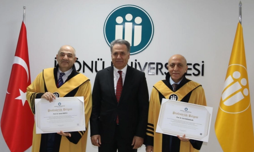 Unvanda yükselen akademisyenlere cübbeleri giydirildi